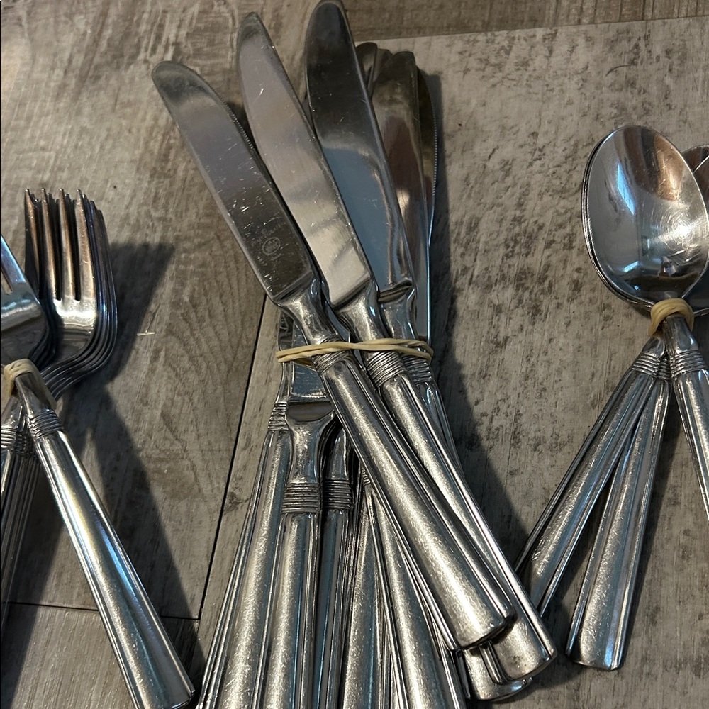 Pfaltzgraff Silver Flatware Set stainless steel - Picture 5 of 8